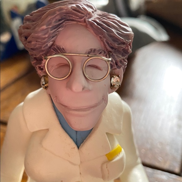 Shelf Sitter Pharmacist Figurine by D. Manning from 2001. EUC. Great detailing! - Picture 3 of 14
